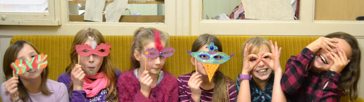 Kindergeburtstag in der Kunstschule seiner Fantasie freien Lauf lassen